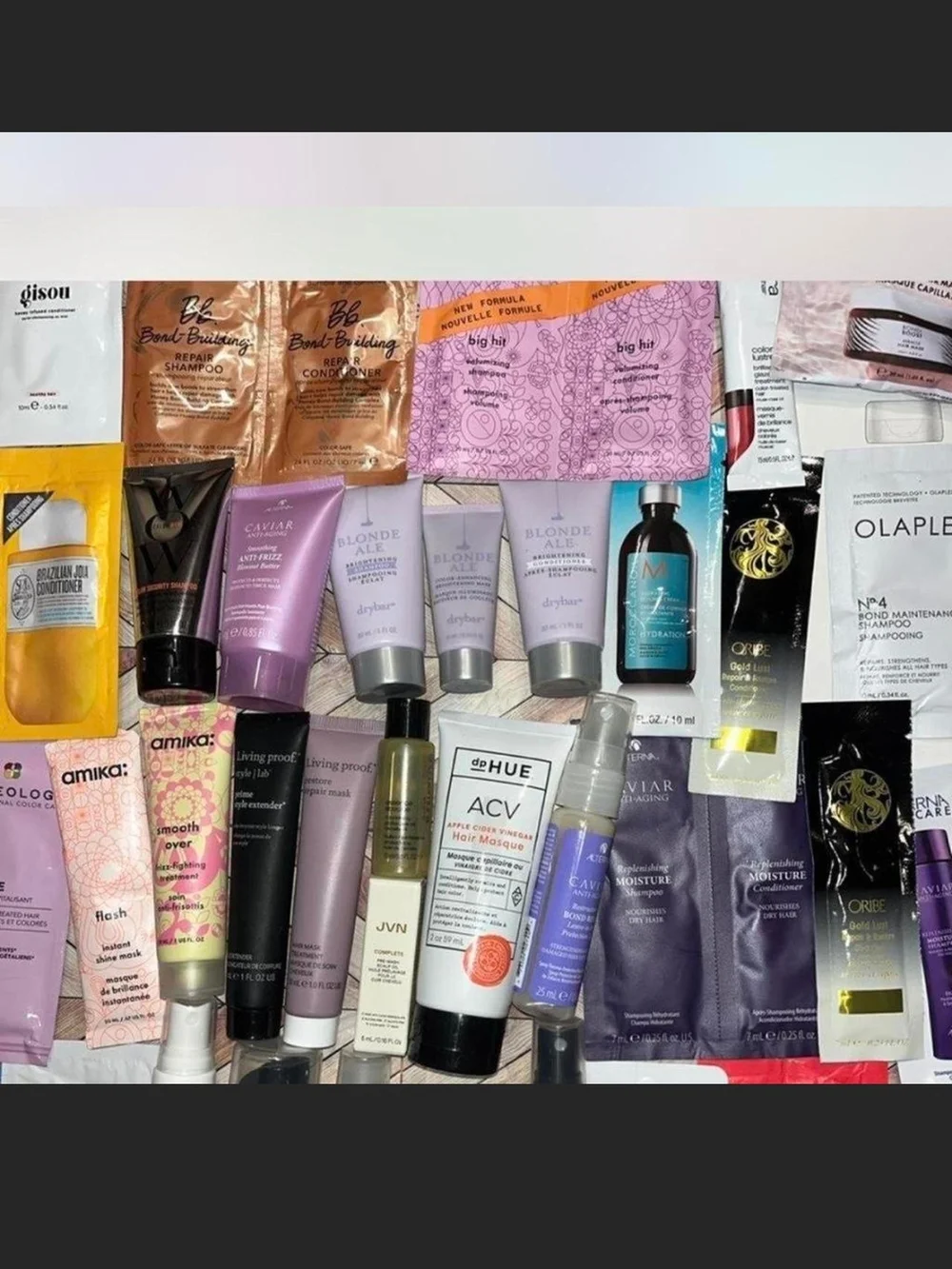 20 Assorted Women’s Skincare & Beauty Sample Set - Mixed Colors